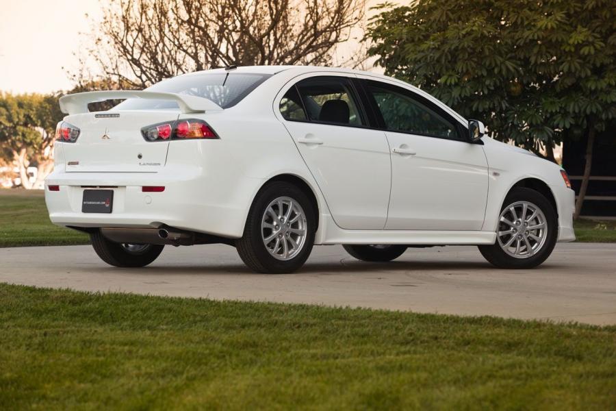 Mitsubishi Lancer ES 2010 года  (фото 13 из 24)